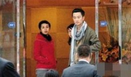 爆料姐弟恋领证视频,甜蜜瞬间引网友热议