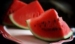 网红西瓜冰吃瓜,网红吃瓜达人带你领略夏日清凉